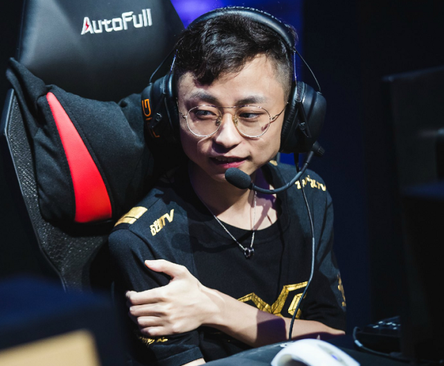 海星体育-辽东黑豹队对阵中原鲸鲨队，马拉松锦标赛读秒绝平，门将神扑救主——关键战拿下信心的简单介绍