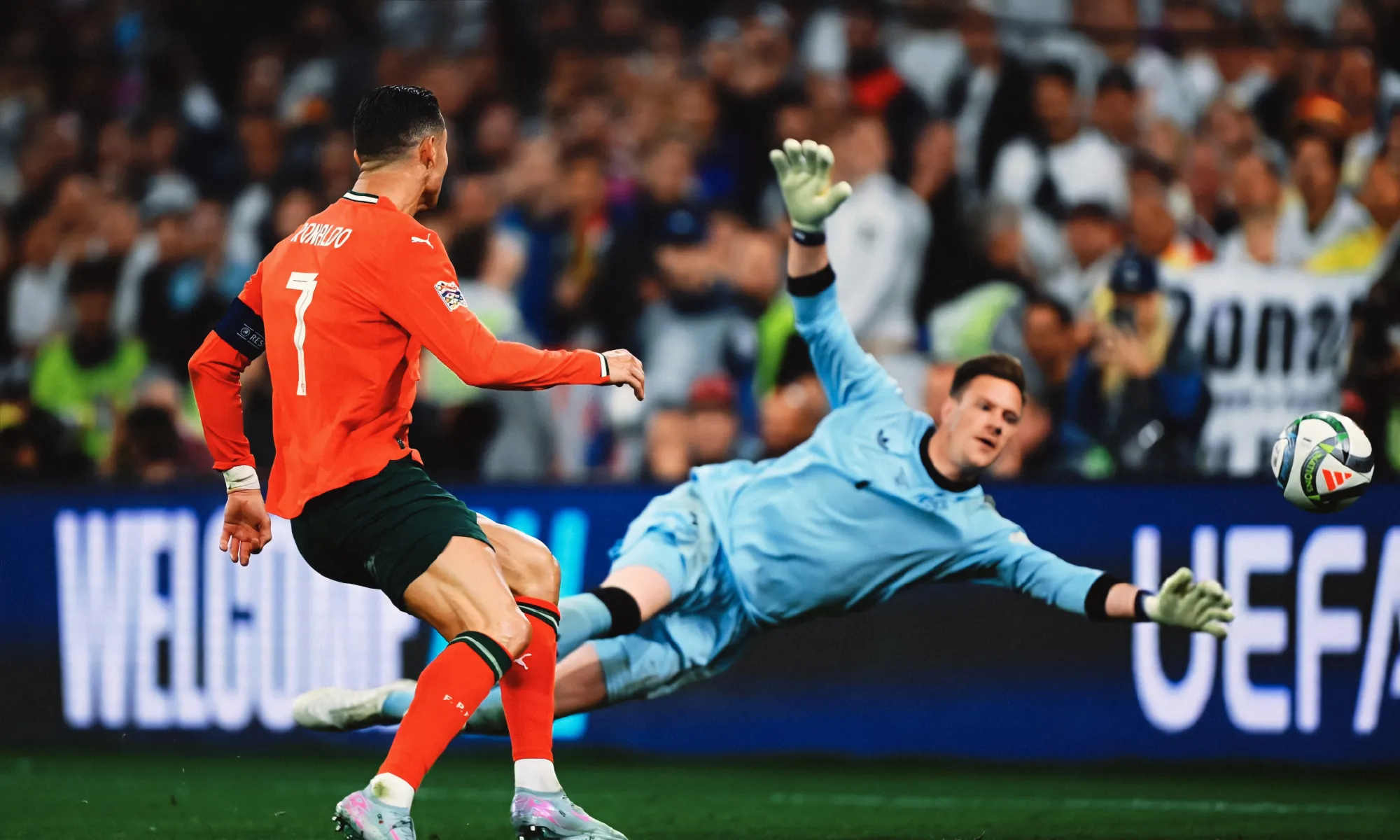  c罗在澳大利亚队比赛中突破纪录,大胜引发热议的是谁 